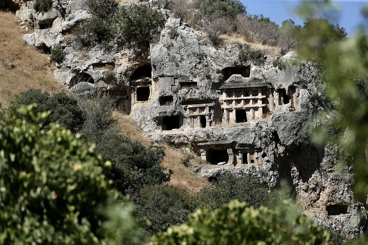 Tlos Antik Kenti'nde stadyum ile çevresindeki dükkanlar restore ediliyor