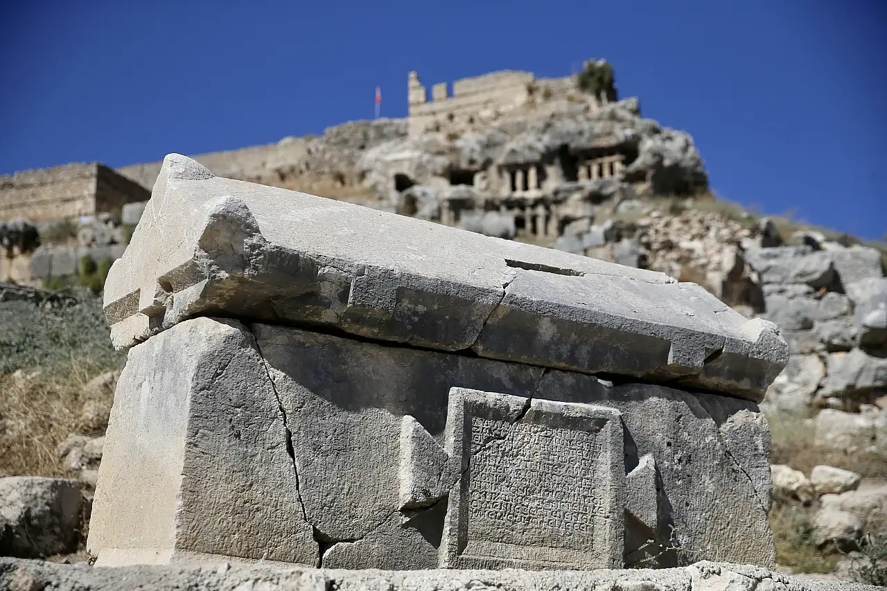 Tlos Antik Kenti'nde stadyum ile çevresindeki dükkanlar restore ediliyor
