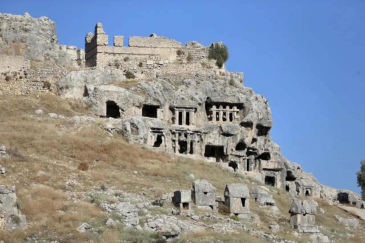 Tlos Antik Kenti'nde stadyum ile çevresindeki dükkanlar restore ediliyor