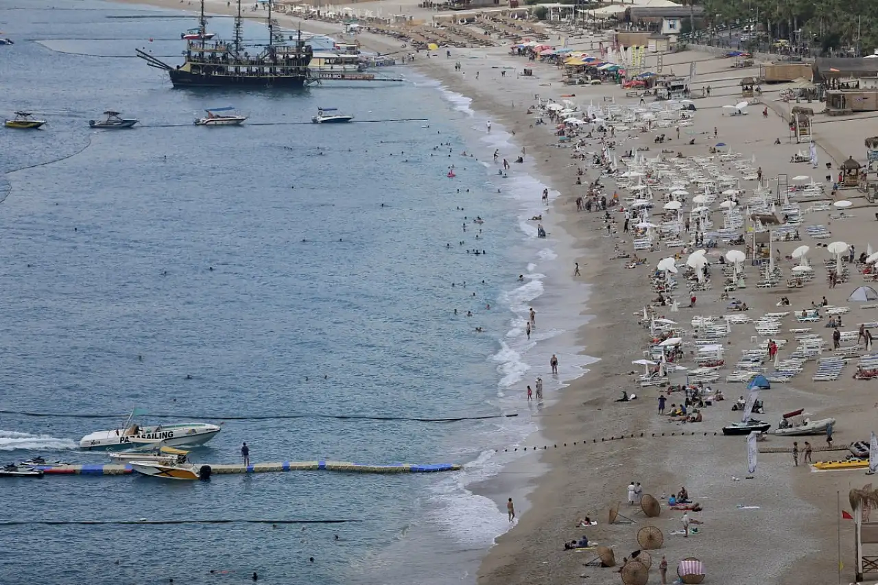 Fethiye ve Marmaris sahillerinde yoğunluk sürüyor