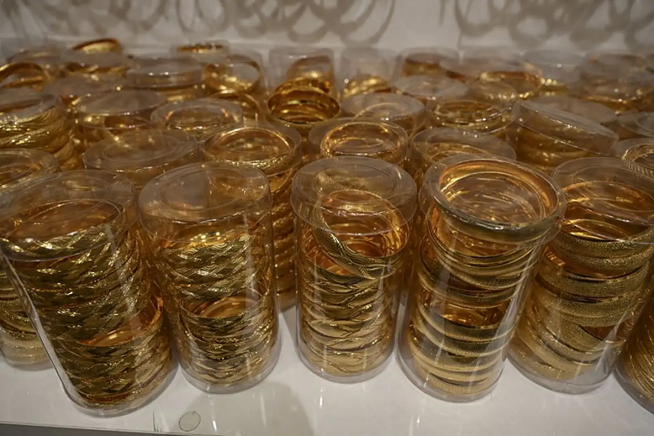 İmitasyon takılar düğünlerde kadınların yeni gözdesi oldu