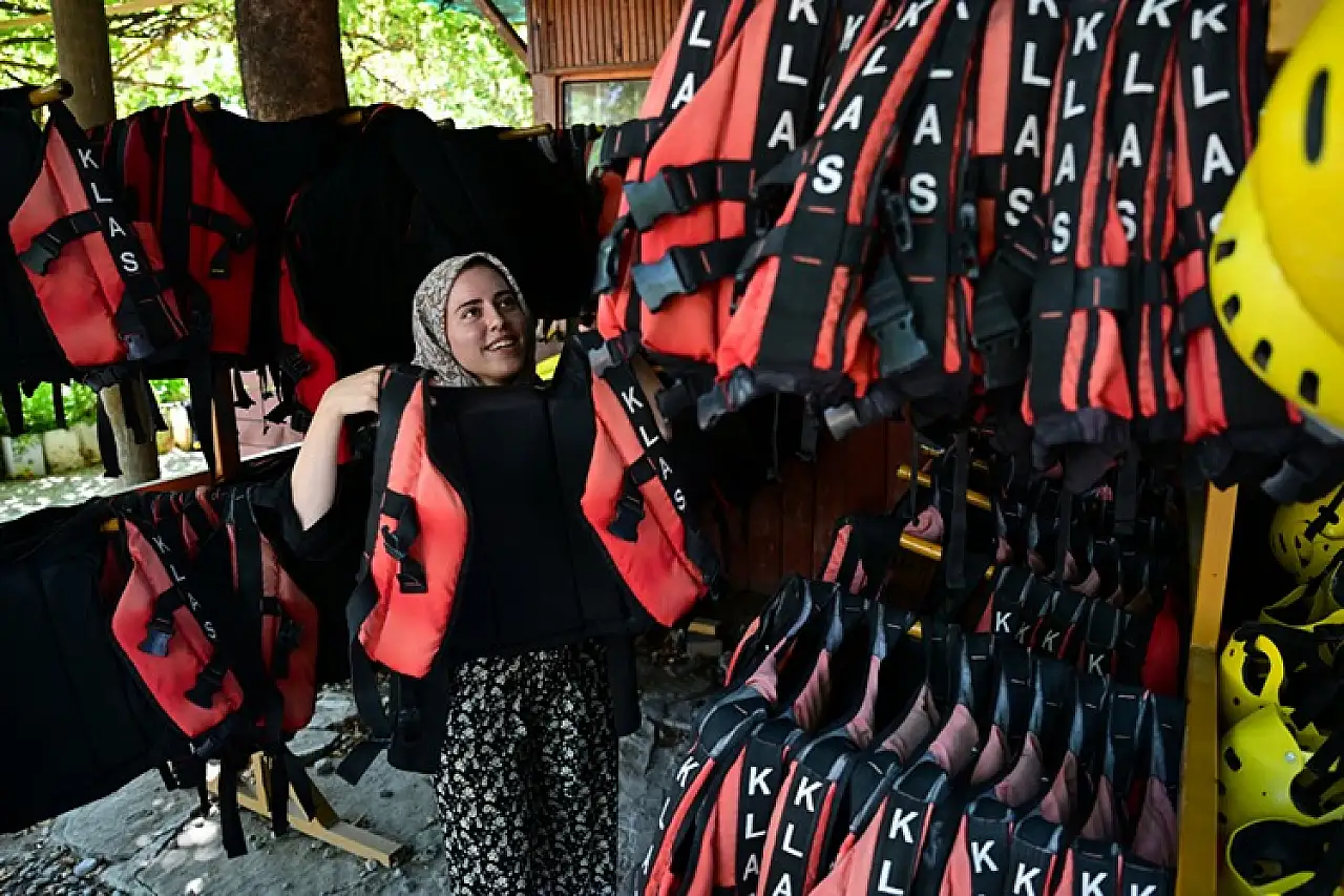 Antalya'daki bir mahallelinin geçim kaynağı rafting oldu