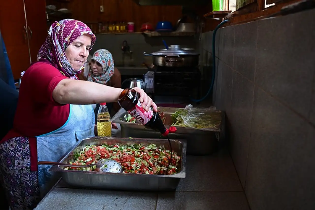 Antalya'daki bir mahallelinin geçim kaynağı rafting oldu