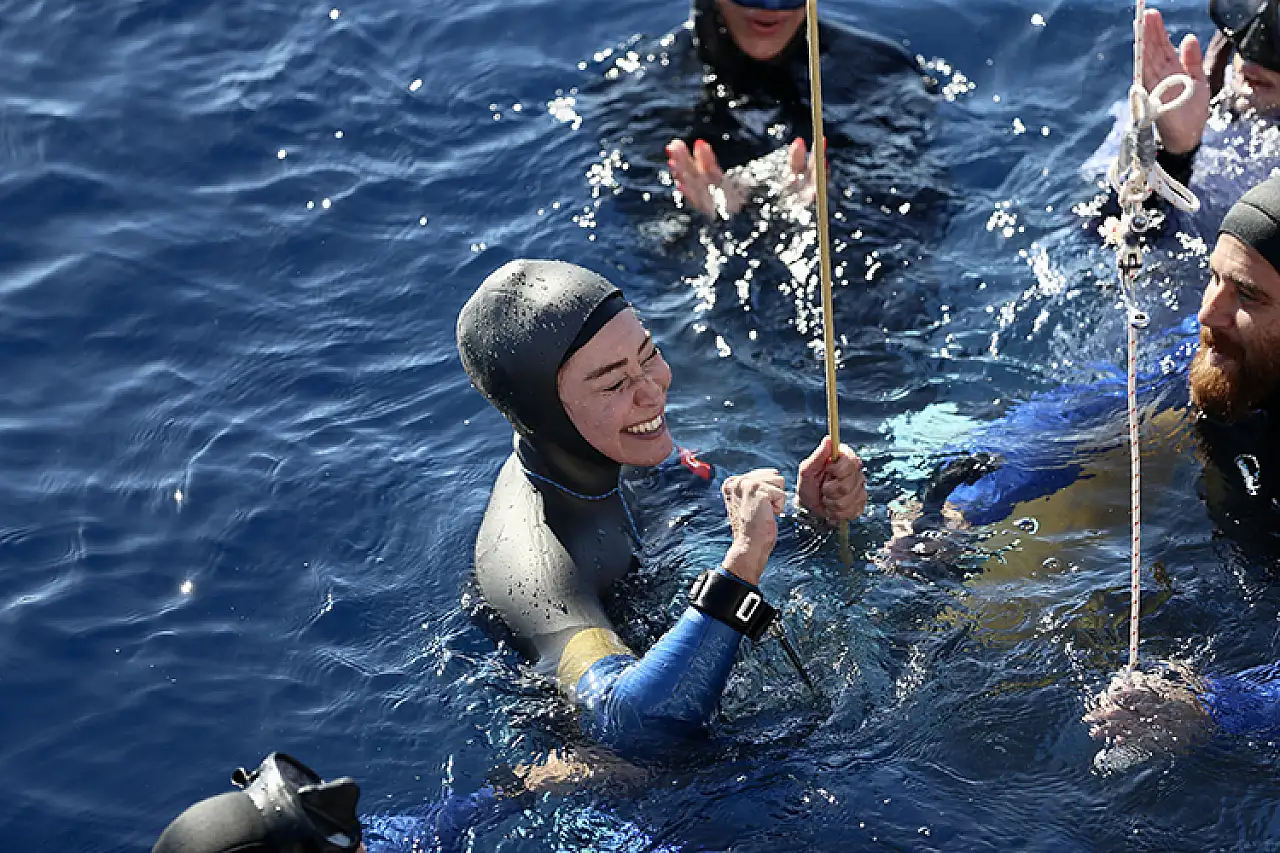 Şahika Ercümen, değişken ağırlık paletsiz dalışta dünya rekorunu geliştirdi