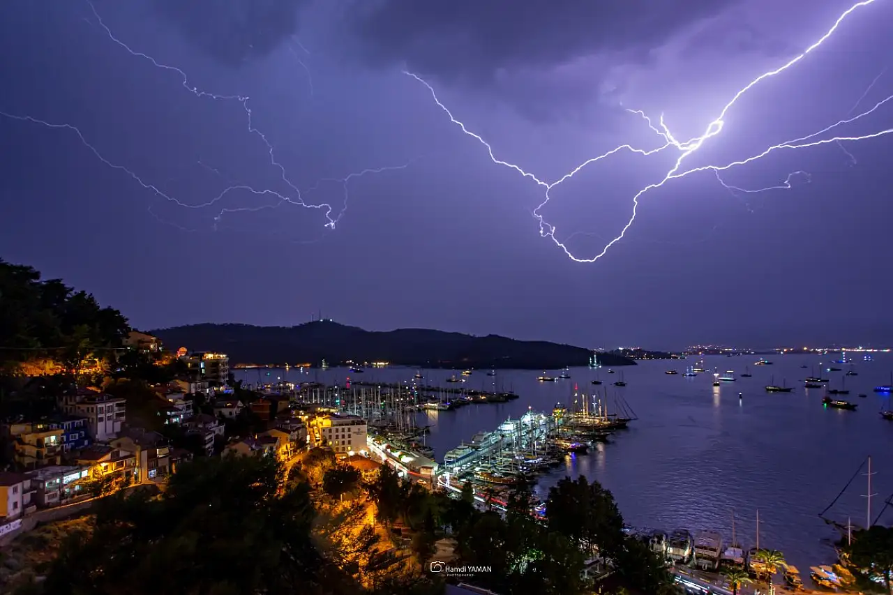 Fethiye'de 3 Ekim Cuma Saatlik Hava Durumu: Gün Boyu Sağanak Yağış Bekleniyor