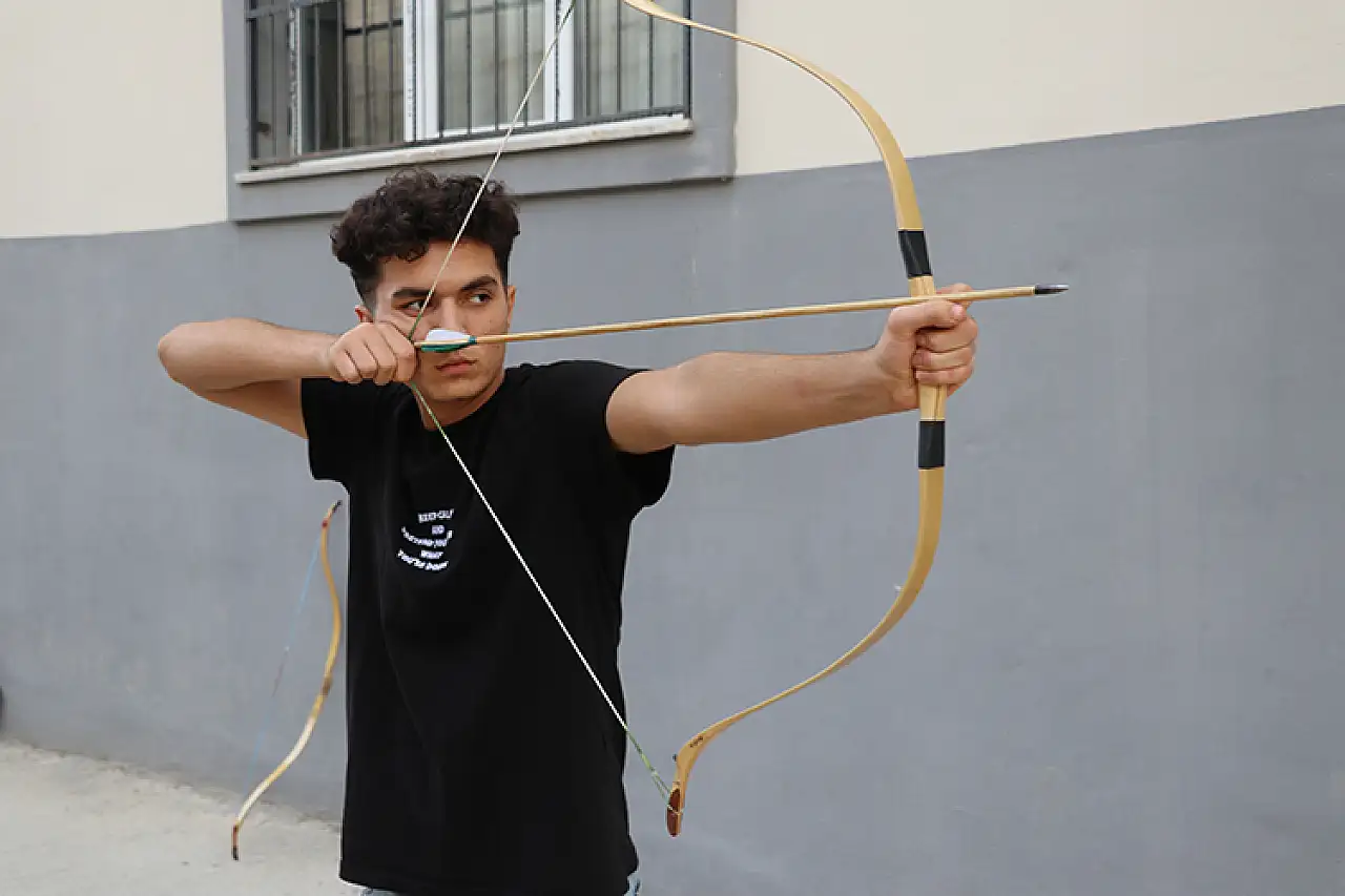 Dizilerden görüp merak saldığı okçulukta Türkiye rekoru kırdı