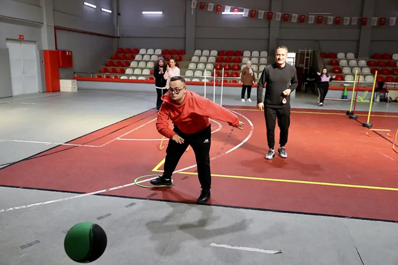 Down sendromlu Emre'nin ikinci evi spor salonu oldu