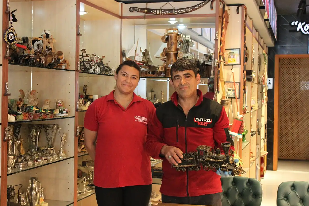 Muğla'da antika tutkunu esnaf eski eşyaları kasap dükkanında sergiliyor