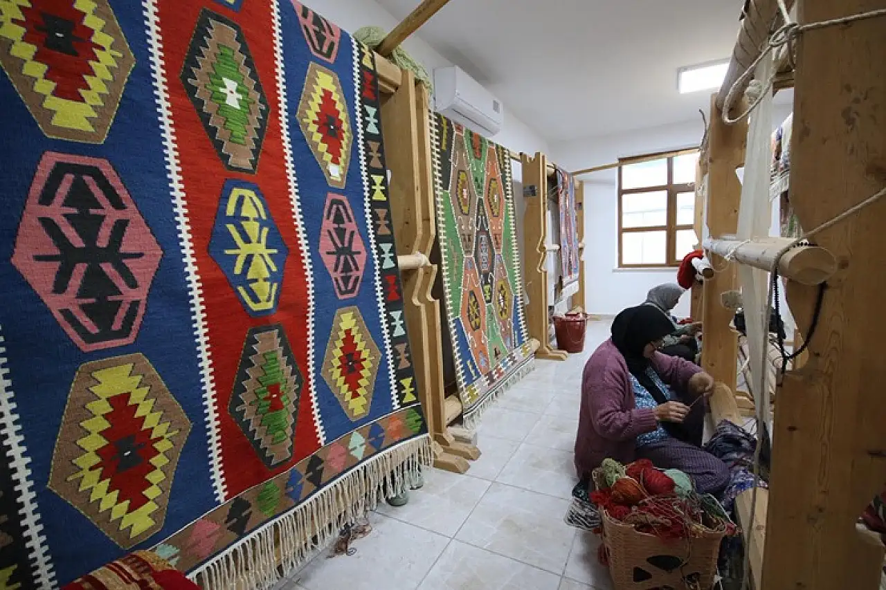 Kaş'ın 400 yıllık Barak Kilimi, kadın kooperatifiyle Avrupa'ya açılıyor