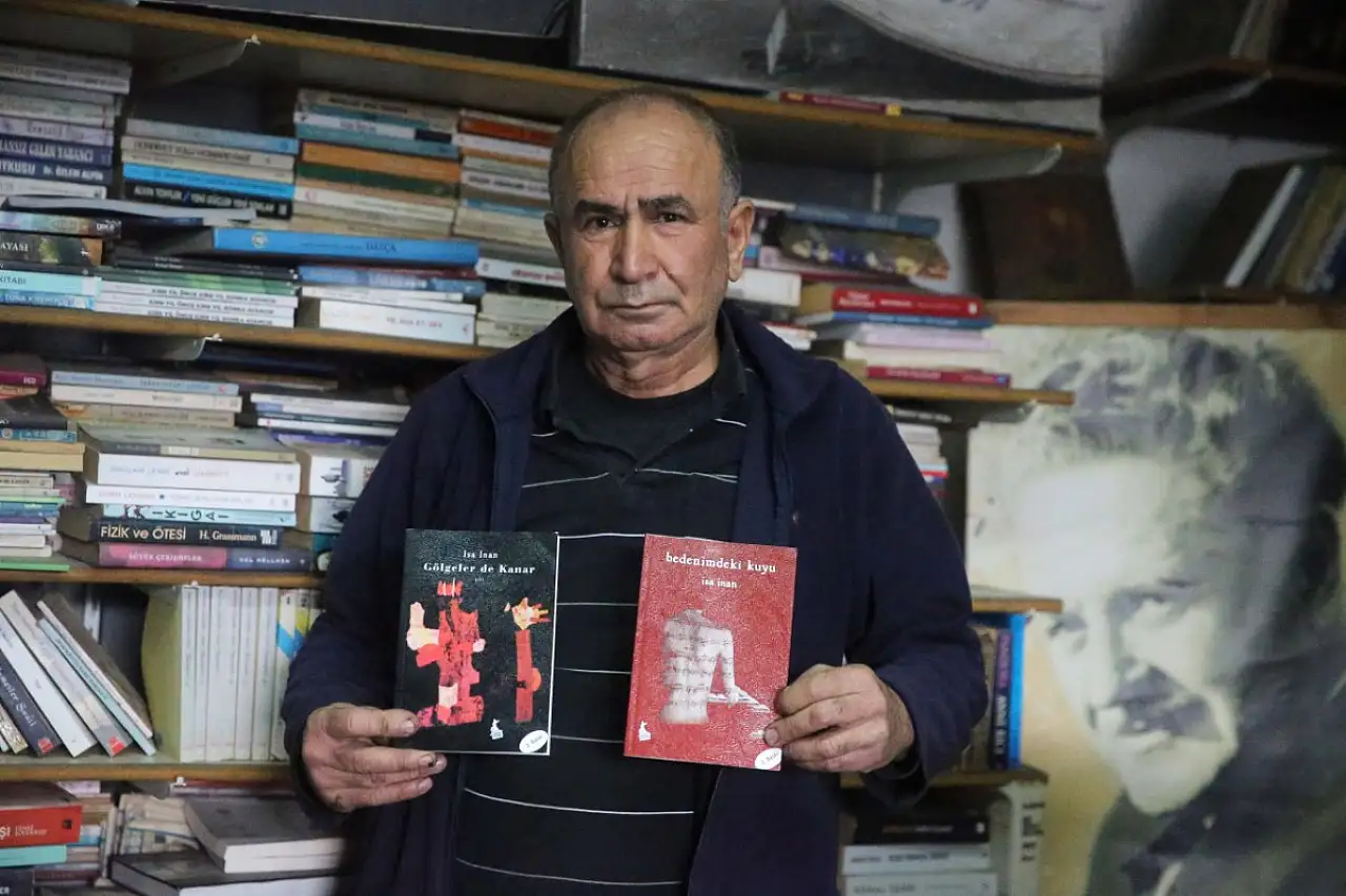 Datça'nın İsa ustası kütüphaneye çevirdiği tamirhanesinde kitap sevgisi aşılıyor