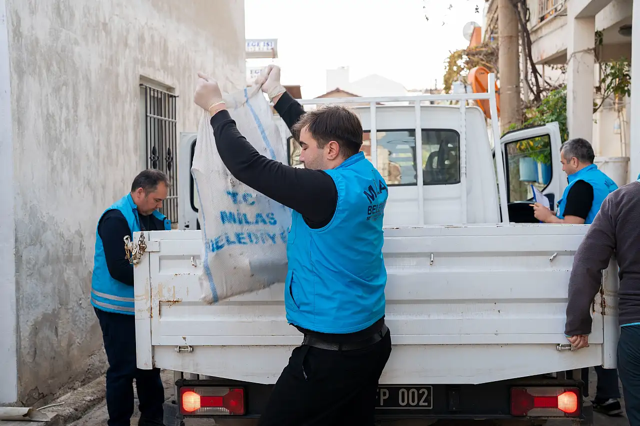 Milas Belediyesi Soğuk Kış Günlerinde Vatandaşların Yanında