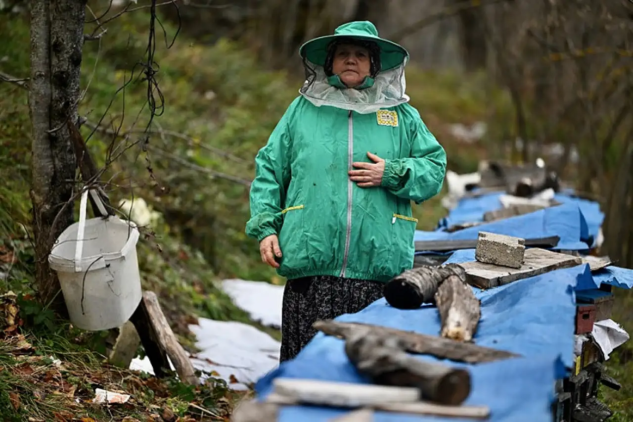 Kadın arıcı ata mesleğini 45 yıldır sürdürüyor