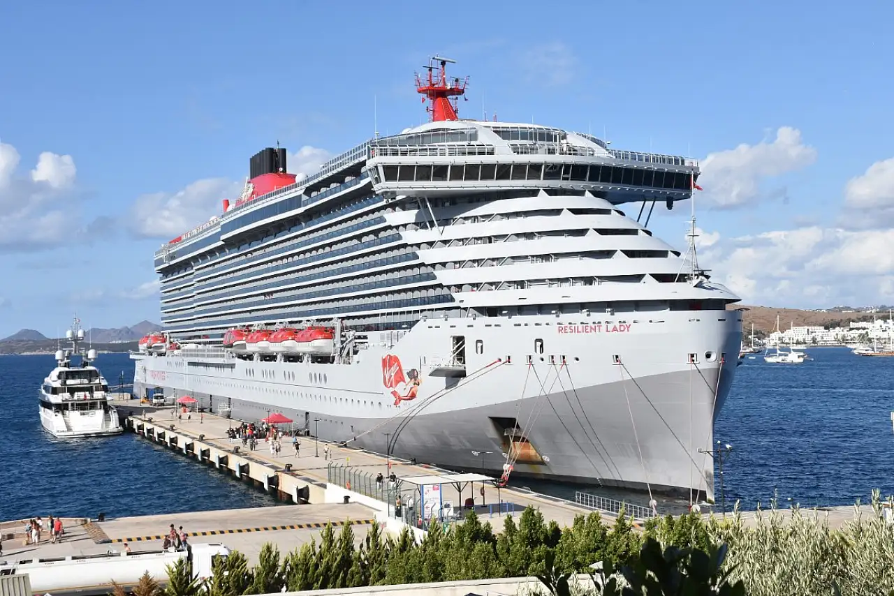 Bodrum'a 'Resilient Lady' kruvaziyeriyle 2 bin 612 yolcu geldi