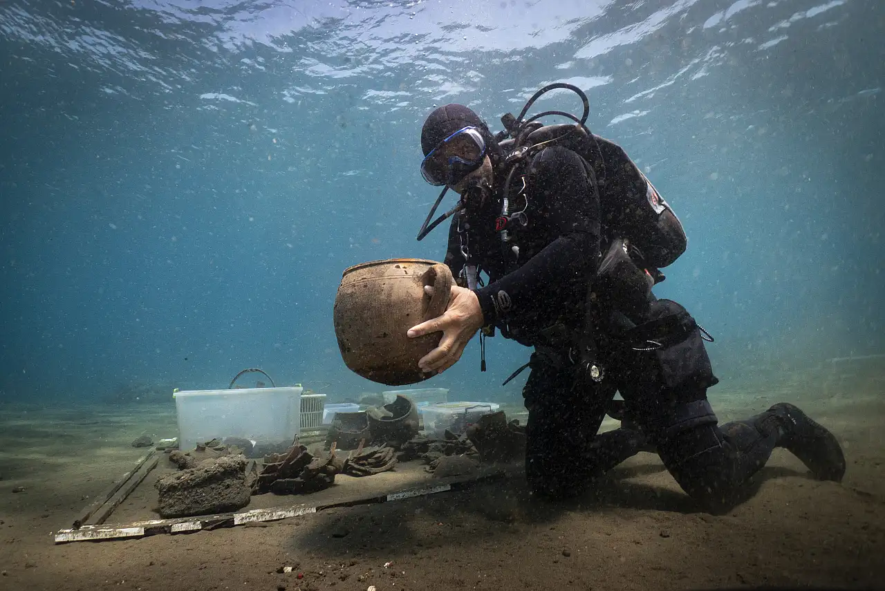 Datça açıklarındaki Osmanlı batığından 'bir müzeyi dolduracak kadar eser' çıktı