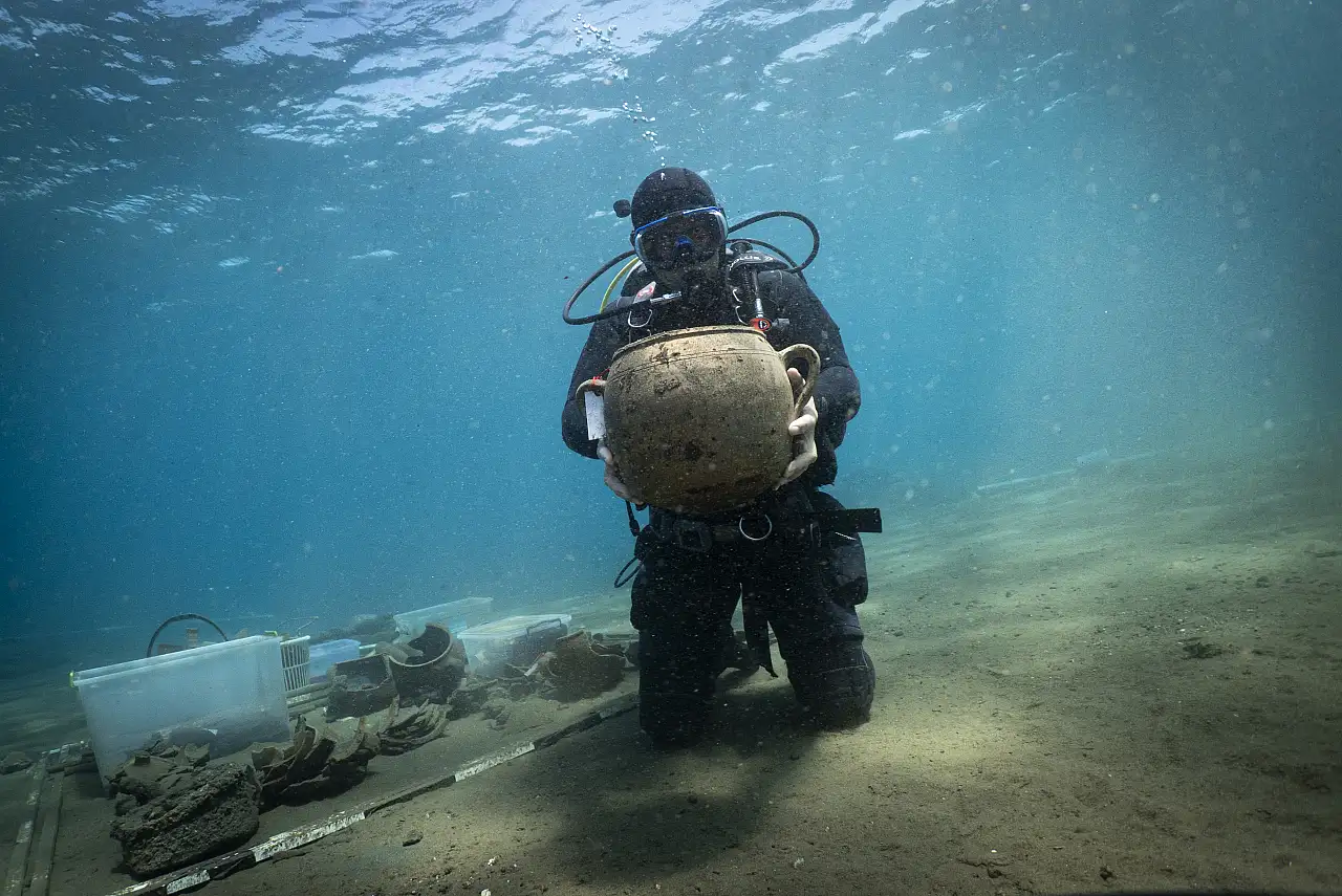 Datça açıklarındaki Osmanlı batığından 'bir müzeyi dolduracak kadar eser' çıktı