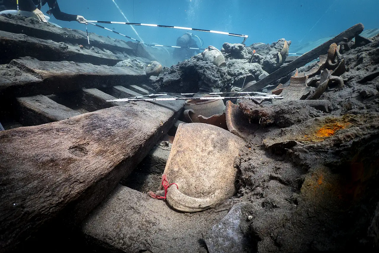Datça açıklarındaki Osmanlı batığından 'bir müzeyi dolduracak kadar eser' çıktı