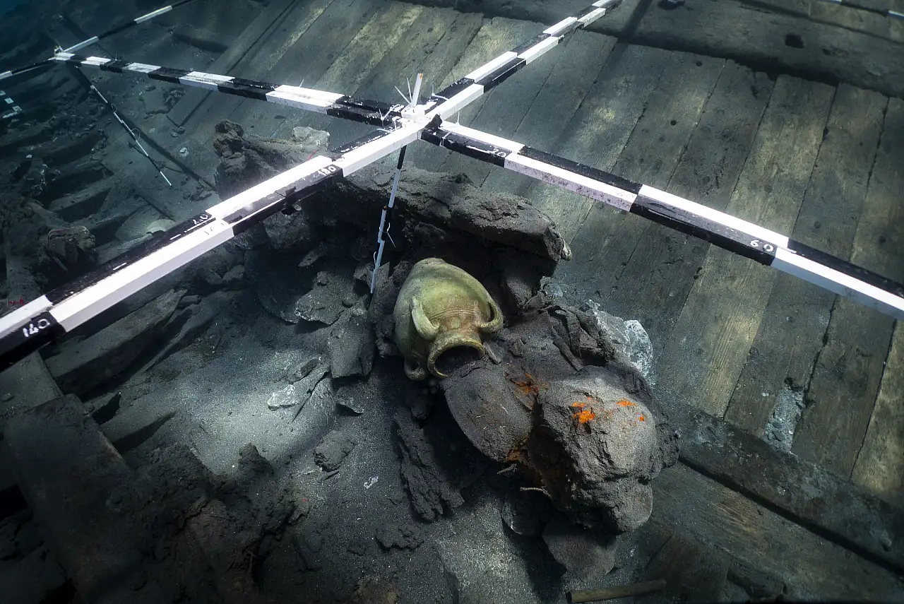 Datça açıklarındaki Osmanlı batığından 'bir müzeyi dolduracak kadar eser' çıktı