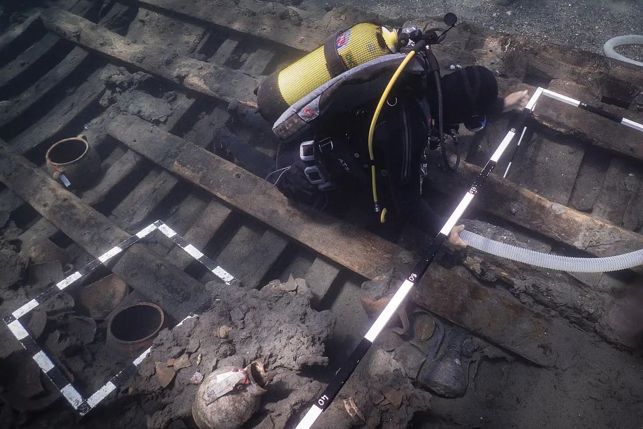 Datça açıklarındaki Osmanlı batığından 'bir müzeyi dolduracak kadar eser' çıktı