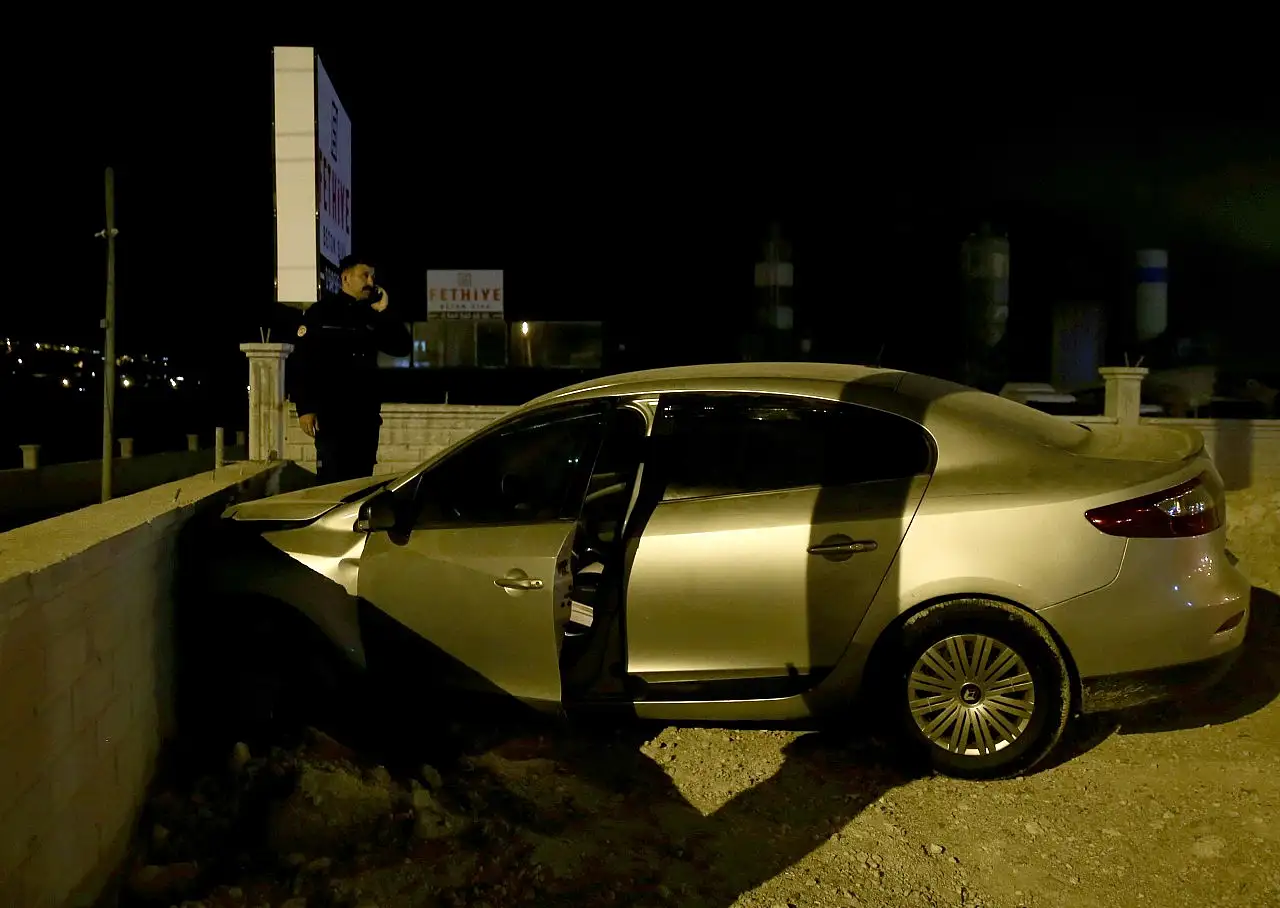 Fethiye'de 2 otomobilin çarpıştığı kazada sürücüler yaralandı