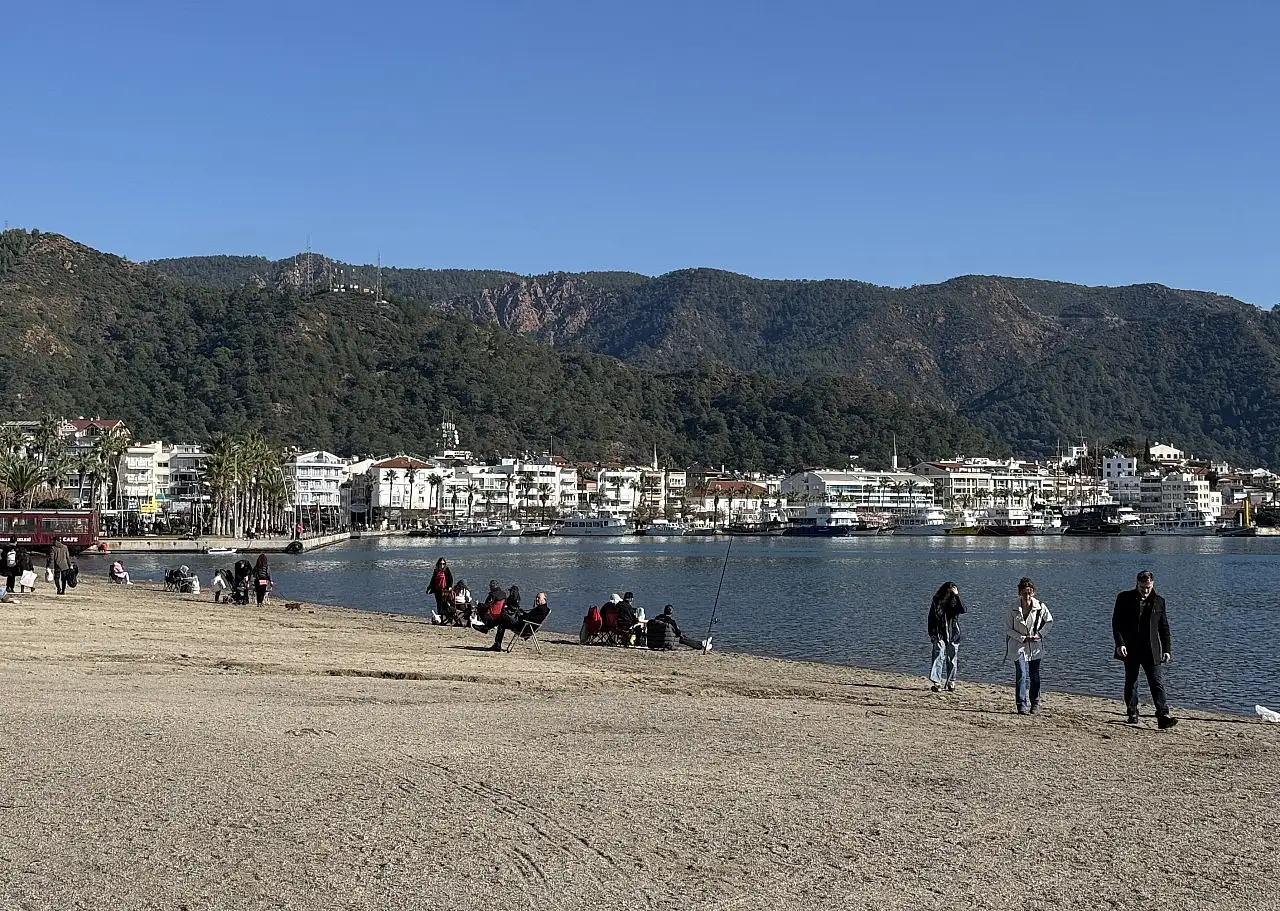 Bodrum ve Marmaris sahillerinde yeni yılın ilk günü yoğunluk yaşandı
