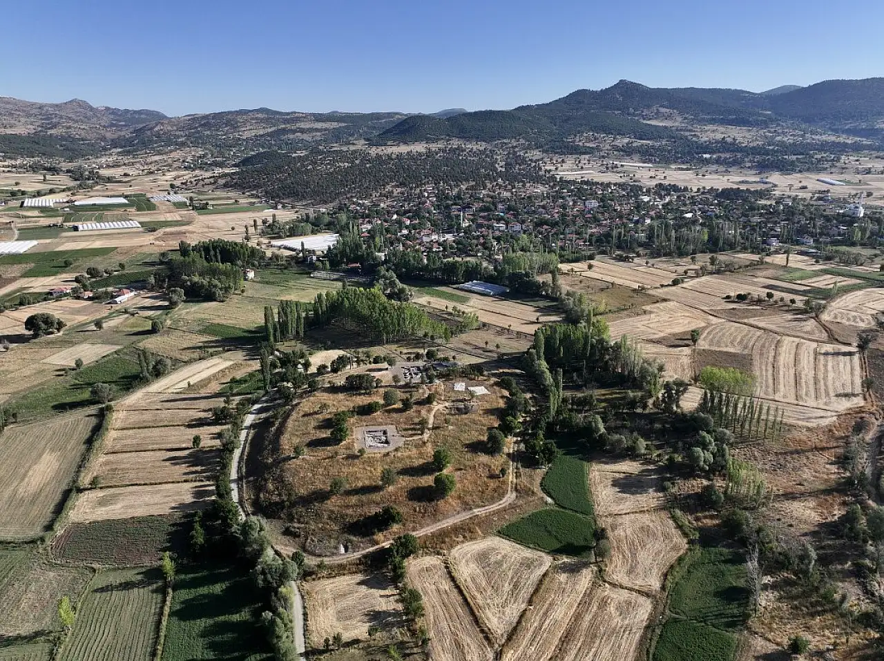 Çaltılar Höyük'teki kazı çalışması, 5300 yıl öncesi yaşama ışık tutuyor