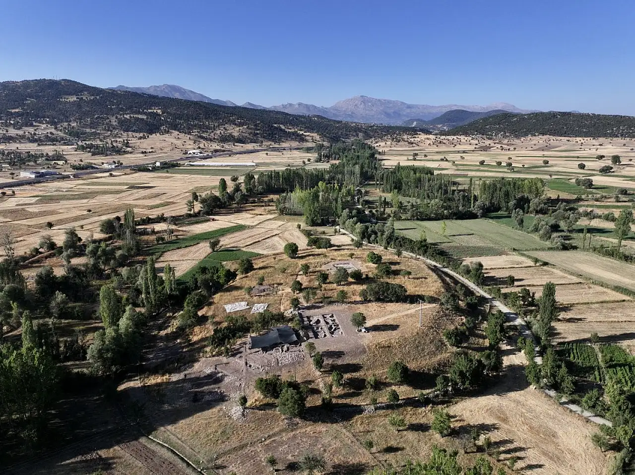 Çaltılar Höyük'teki kazı çalışması, 5300 yıl öncesi yaşama ışık tutuyor