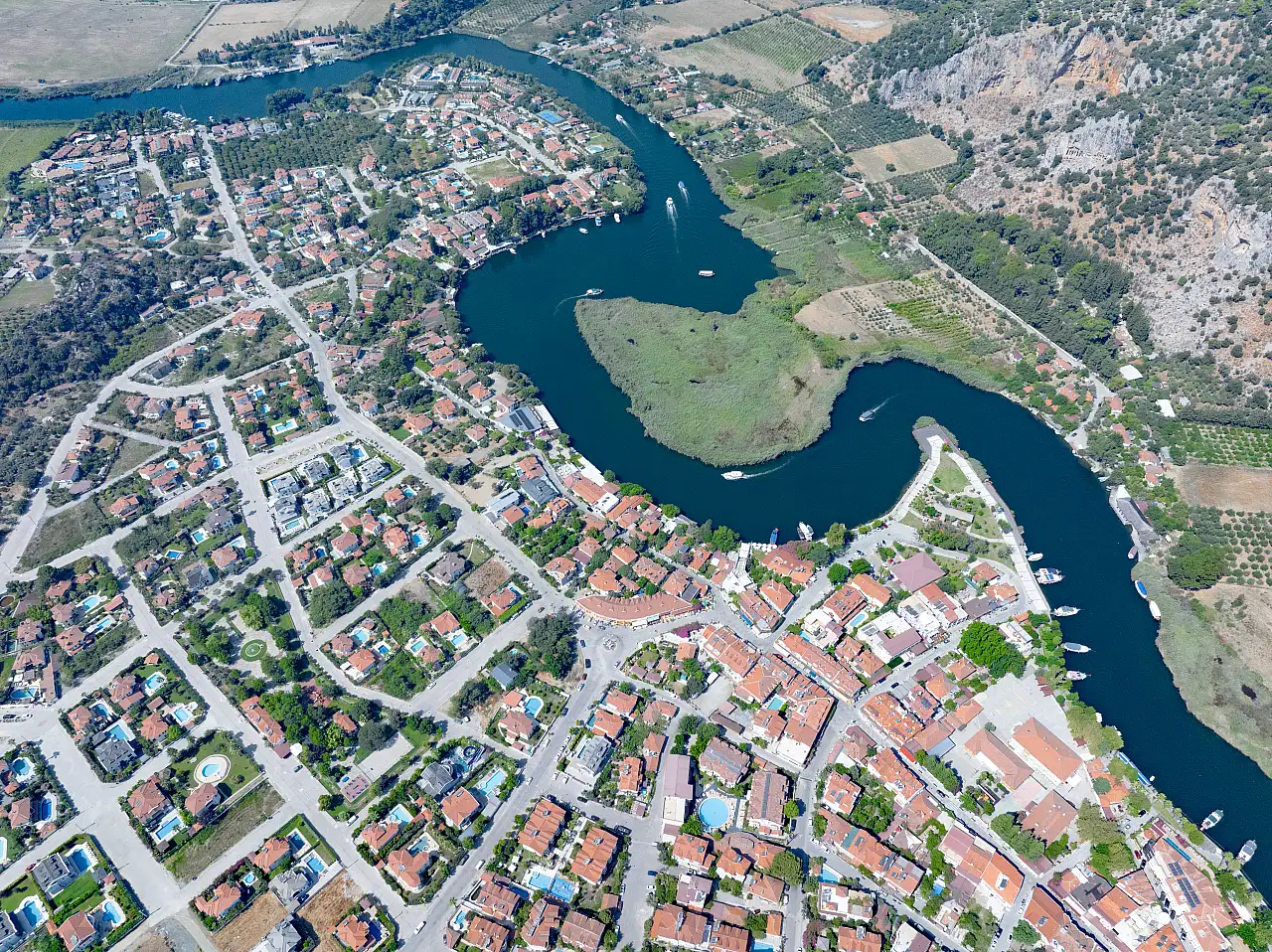 Muğla'nın incisi Dalyan, doğal güzellikleri ve tarihi mirasıyla hayran bırakıyor