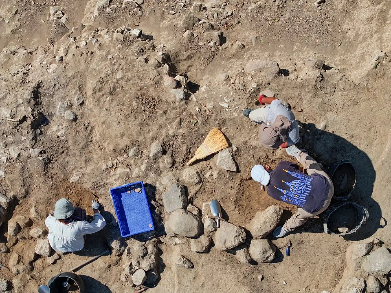 Dalgıç arkeologlar, su altında 7 bin yıllık limanda yeni keşifler için çalışıyor