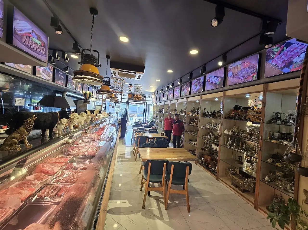 Muğla'da antika tutkunu esnaf eski eşyaları kasap dükkanında sergiliyor