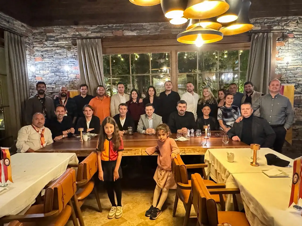 Galatasaraylı eski futbolcu Bülent Korkmaz, Marmaris'te öğrencilerle buluştu