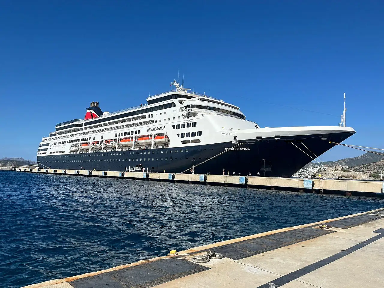 Bodrum'a 'Renaissance' kruvaziyeri ile 440 yolcu geldi