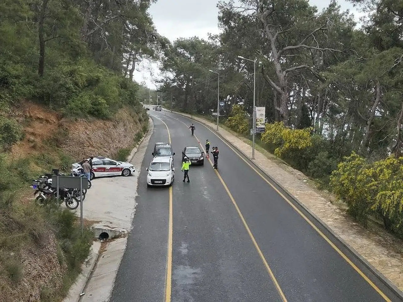 Sakin kent Akyaka'da, jandarma ekipleri dronla denetim yaptı