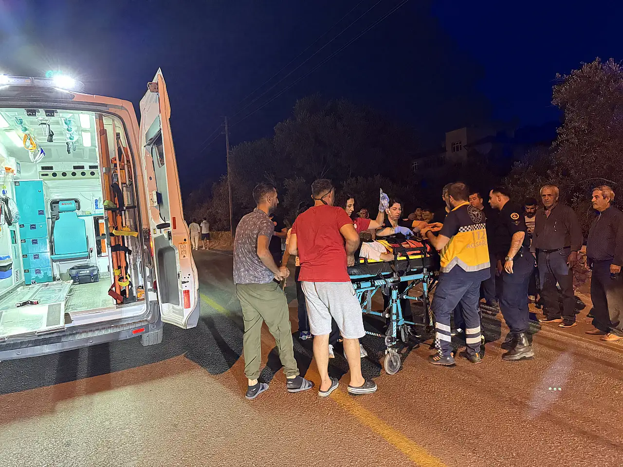 Muğla'da motosikletin çarptığı 2 çocuk ile sürücüsü yaralandı