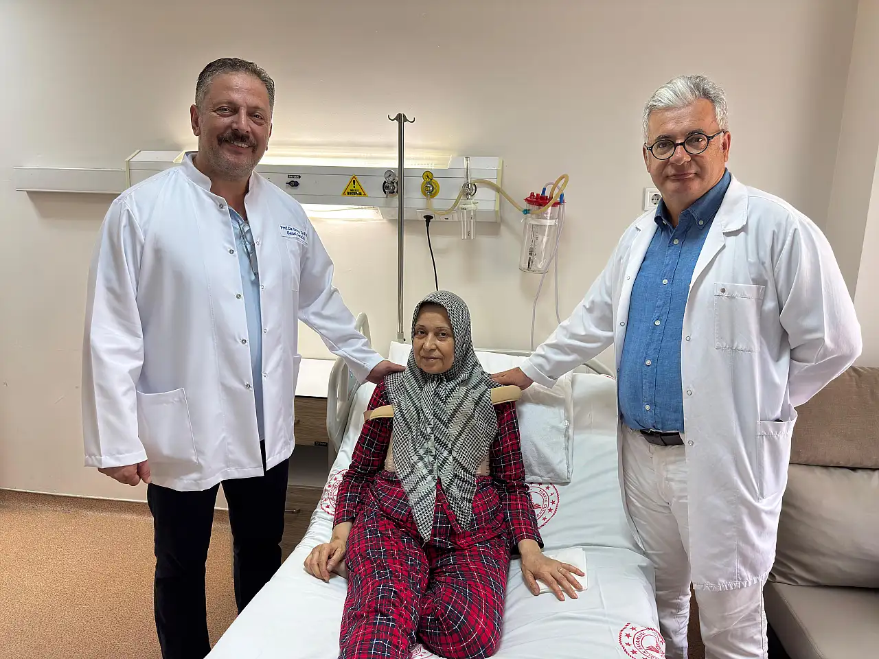 Aynı anda 3 kalp kapağı ve ana koroner damarı değişen hasta literatüre girecek