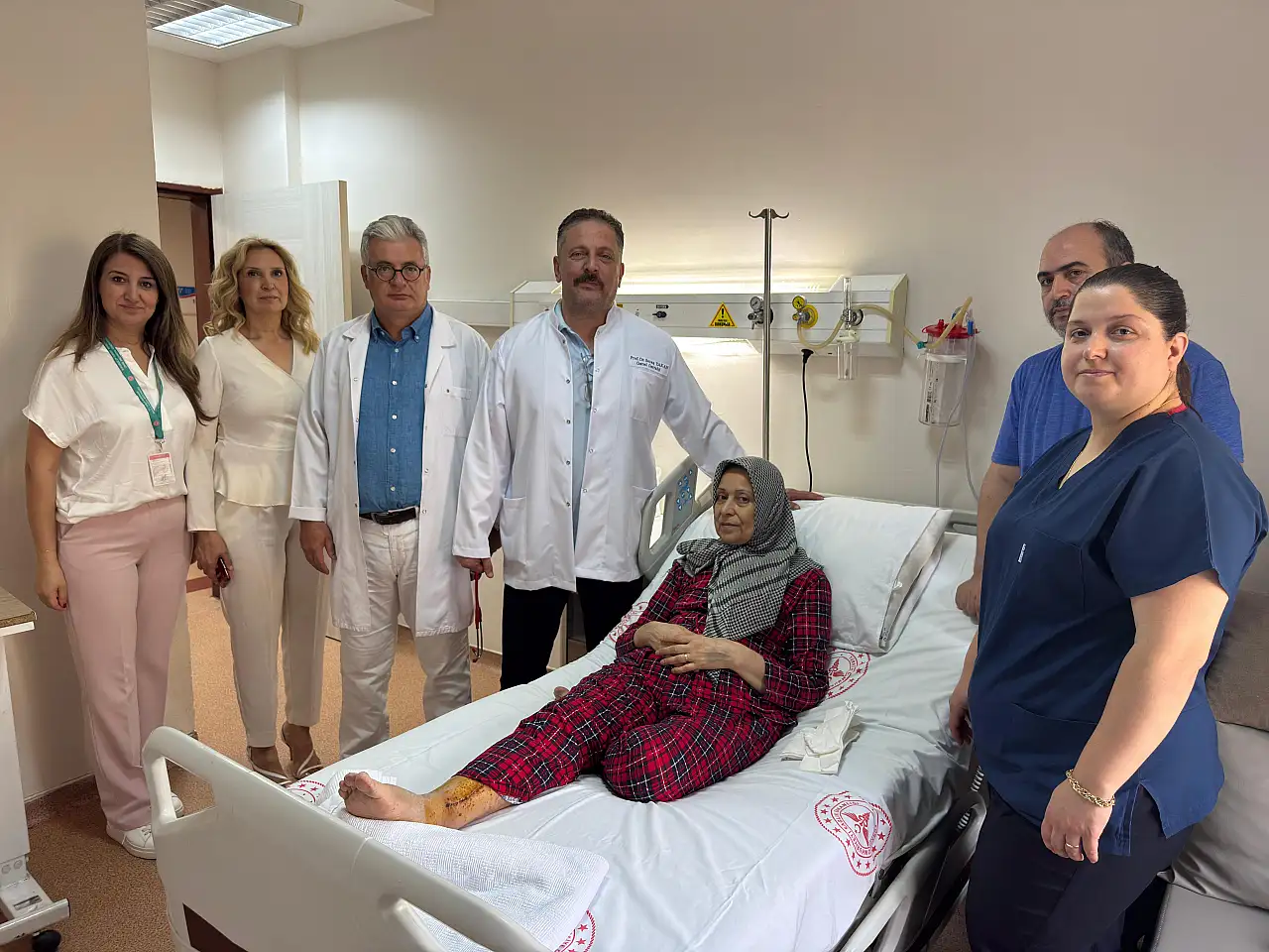 Aynı anda 3 kalp kapağı ve ana koroner damarı değişen hasta literatüre girecek