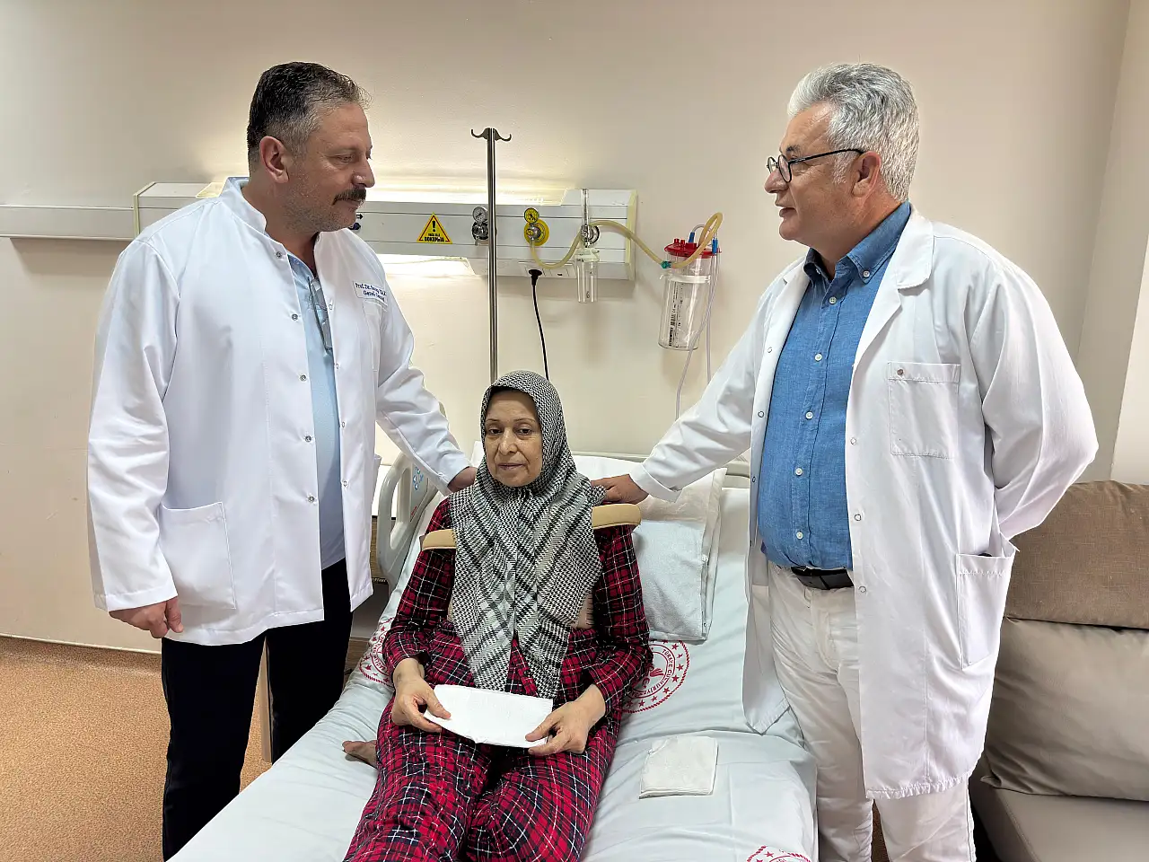 Aynı anda 3 kalp kapağı ve ana koroner damarı değişen hasta literatüre girecek