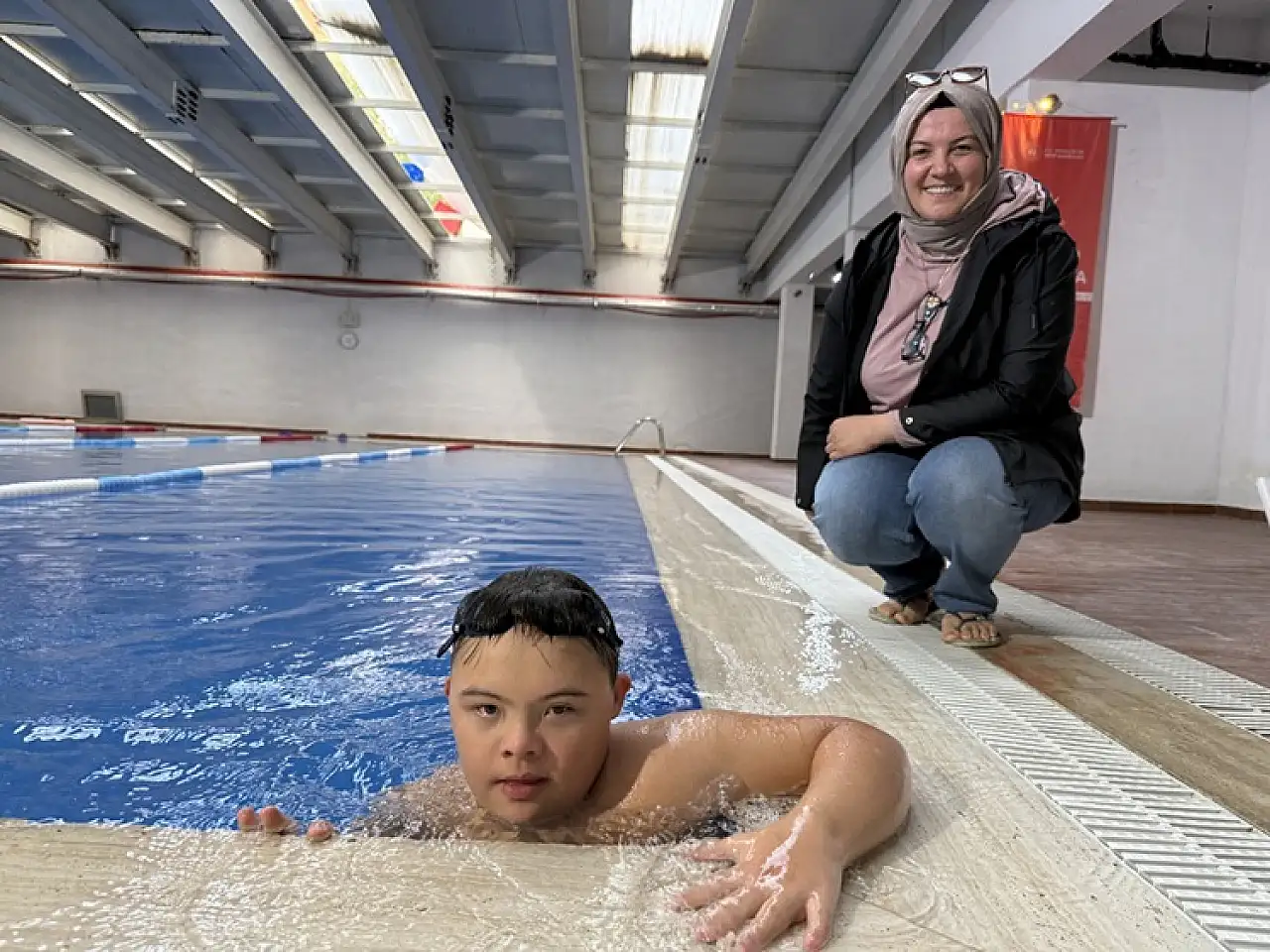 Down sendromlu Kayra, 6 yıldır mutluluğa kulaç atıyor