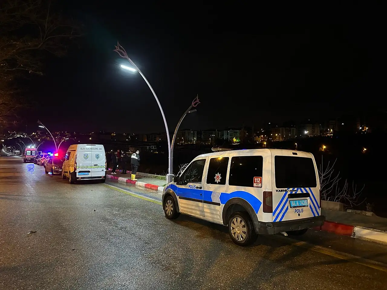 Otomobil şarampole devrildi: 2 ölü, 1 yaralı