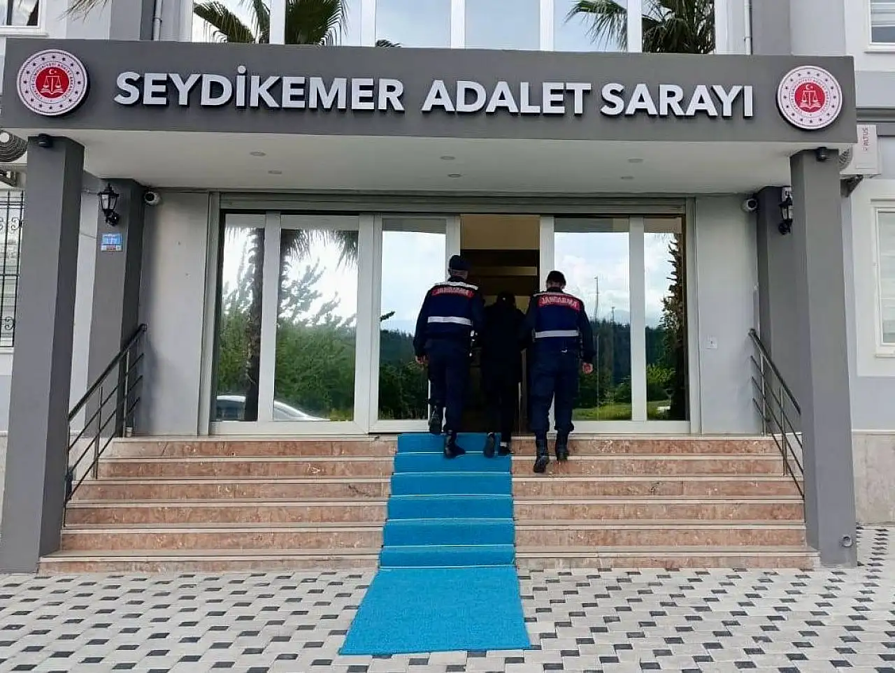 Muğla'da 27 yıl 8 ay kesinleşmiş hapis cezası bulunan firari hükümlü yakalandı
