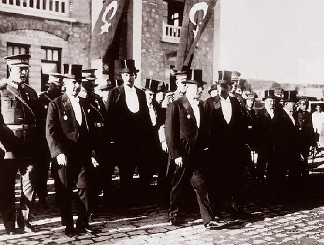 Cumhuriyet'in mimarı Atatürk'ün ebediyete intikalinin üzerinden 87 yıl geçti