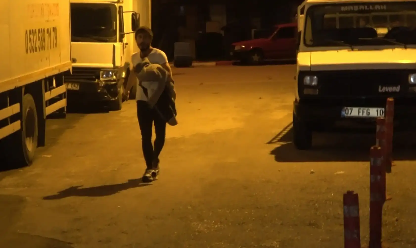 Mahallede yakmadığı yer kalmadı, bu seferki hedefi bayan kuaförü oldu