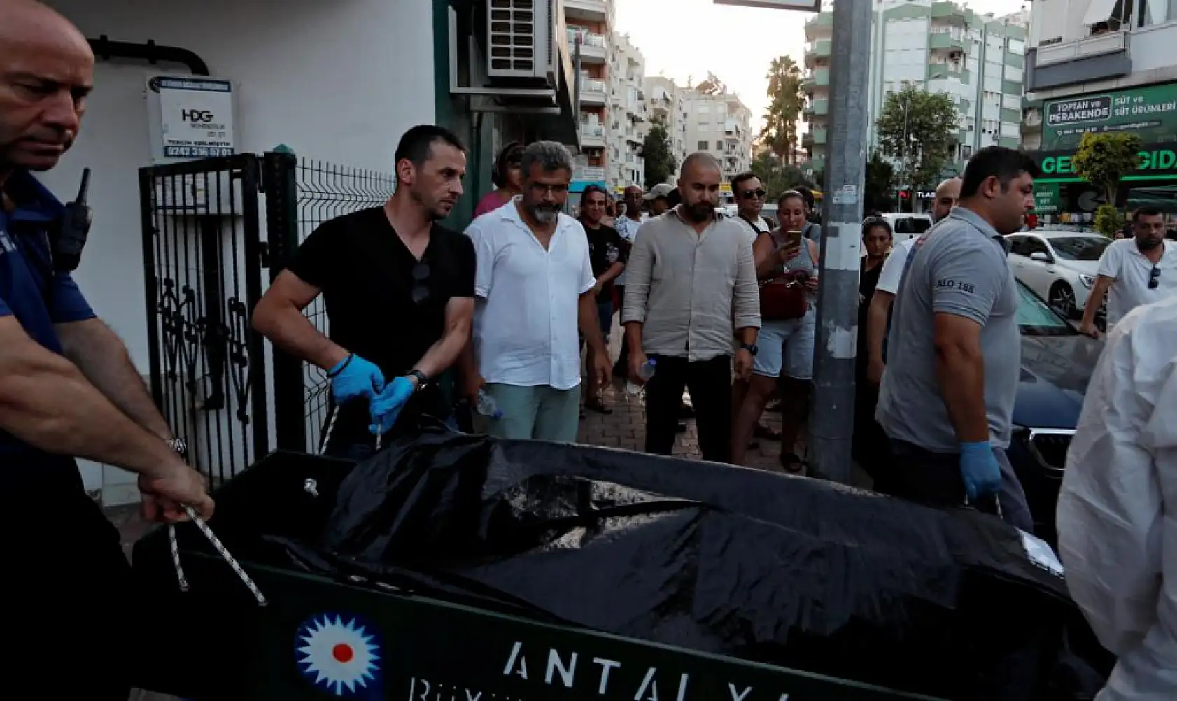 Kan Donduran Olay! Banyoda Boğazı Kesilmiş Halde Bulundu