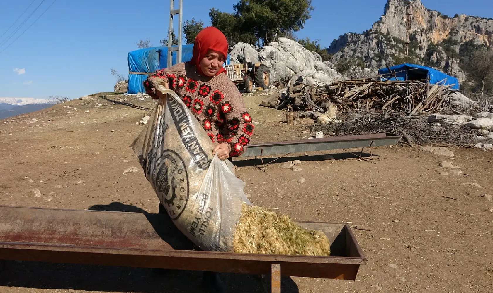 Yörük kızı, baba mesleğiyle kültürünü yaşatıyor