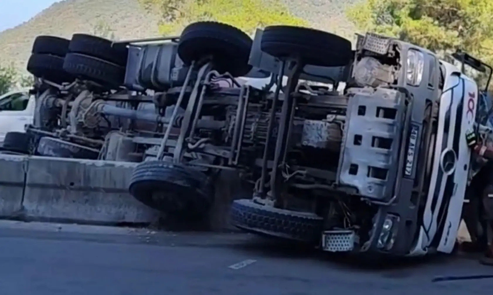 Fethiye-Göcek Yolunda Beton Mikseri Devrildi: Sürücü Ağır Yaralandı