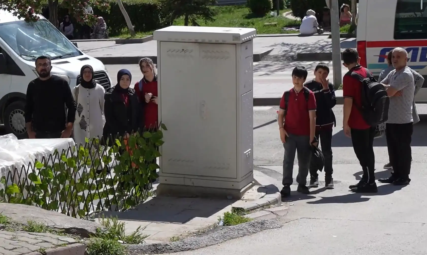 Habersiz tatbikat yapıldı, herkes gerçek sandı: Enkazda çocuk olduğunu düşünen mahalleli endişelendi