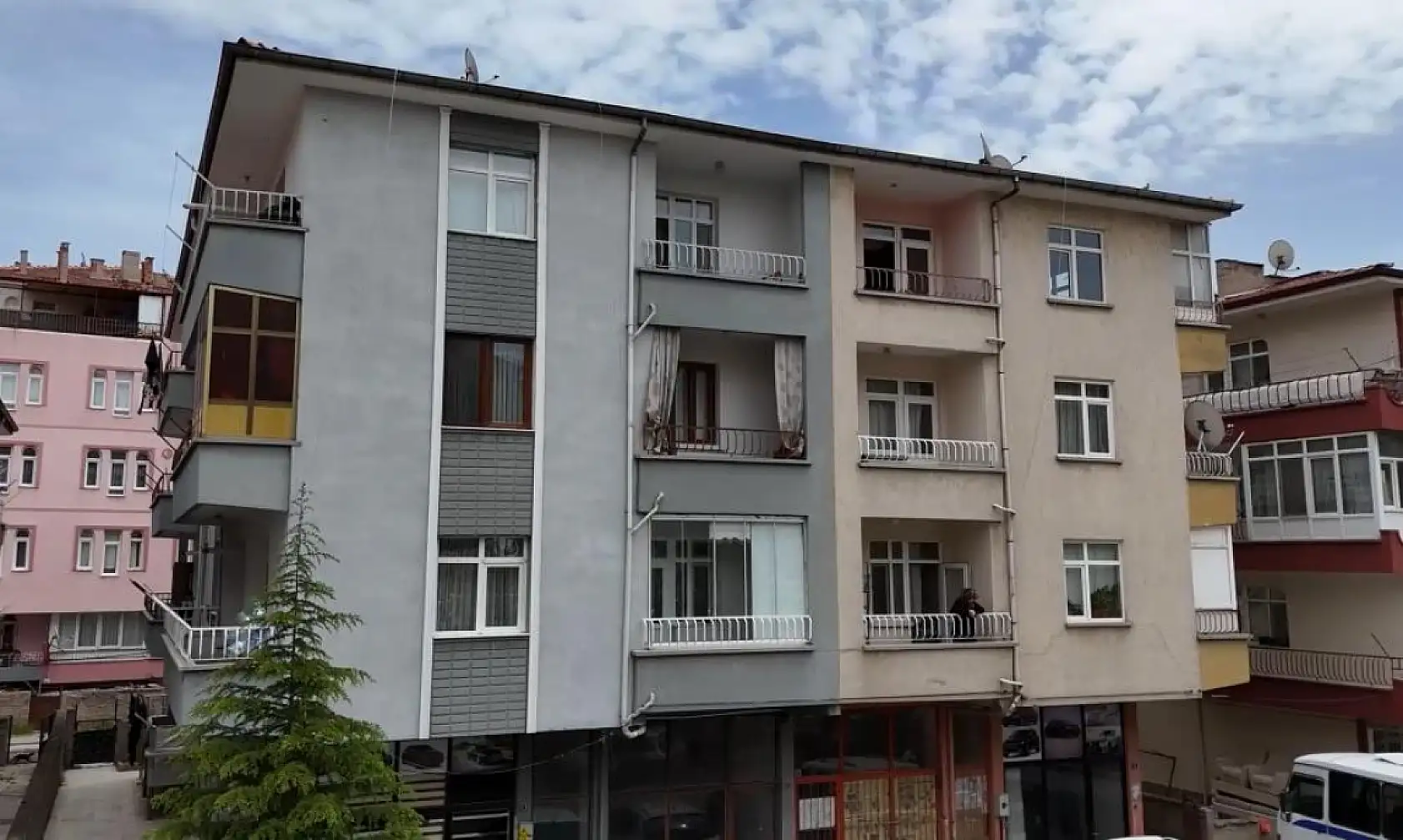 Çilingirle girdiği evde korkunç manzarayla karşılaştı: Derin dondurucularda bulunan poşetlerden erkek cesedi çıktı