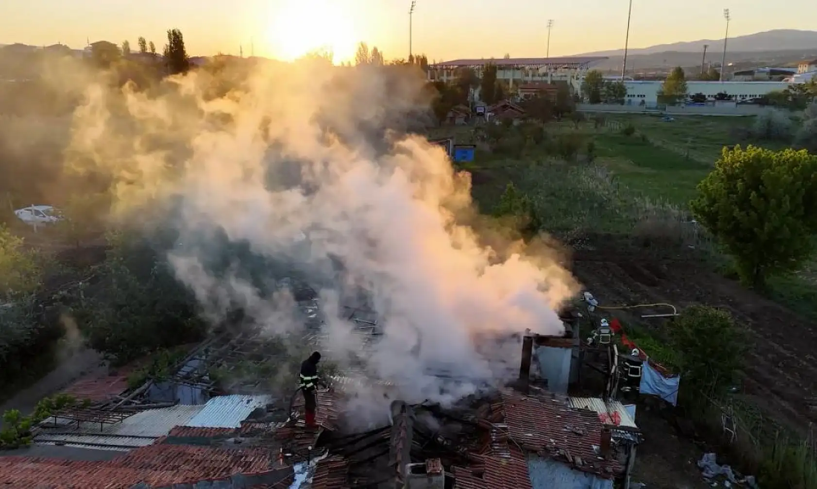 Tandırda başlayan yangın, evi küle çevirdi