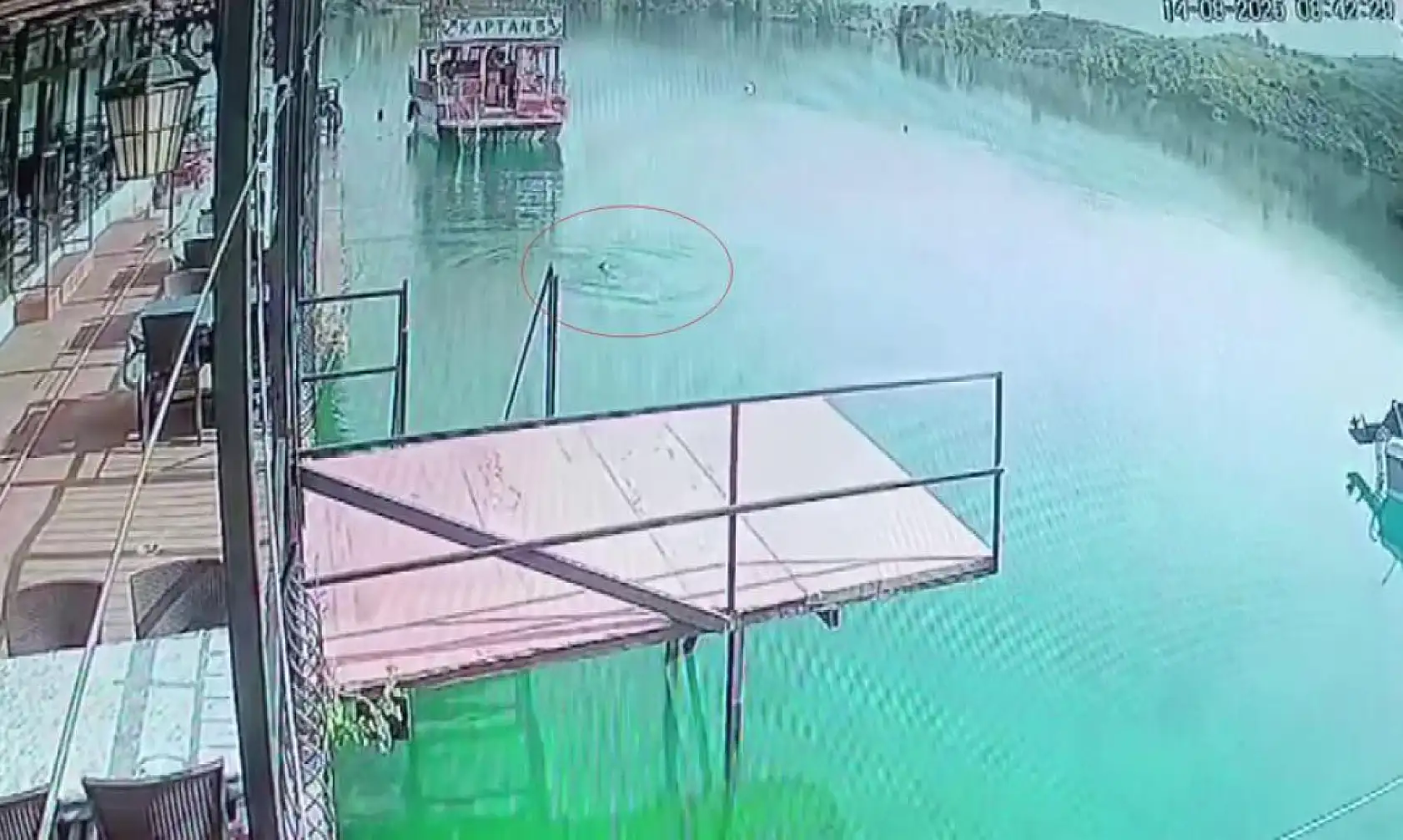 Ölüme balıklama atlayan adam yaşamını yitirdi