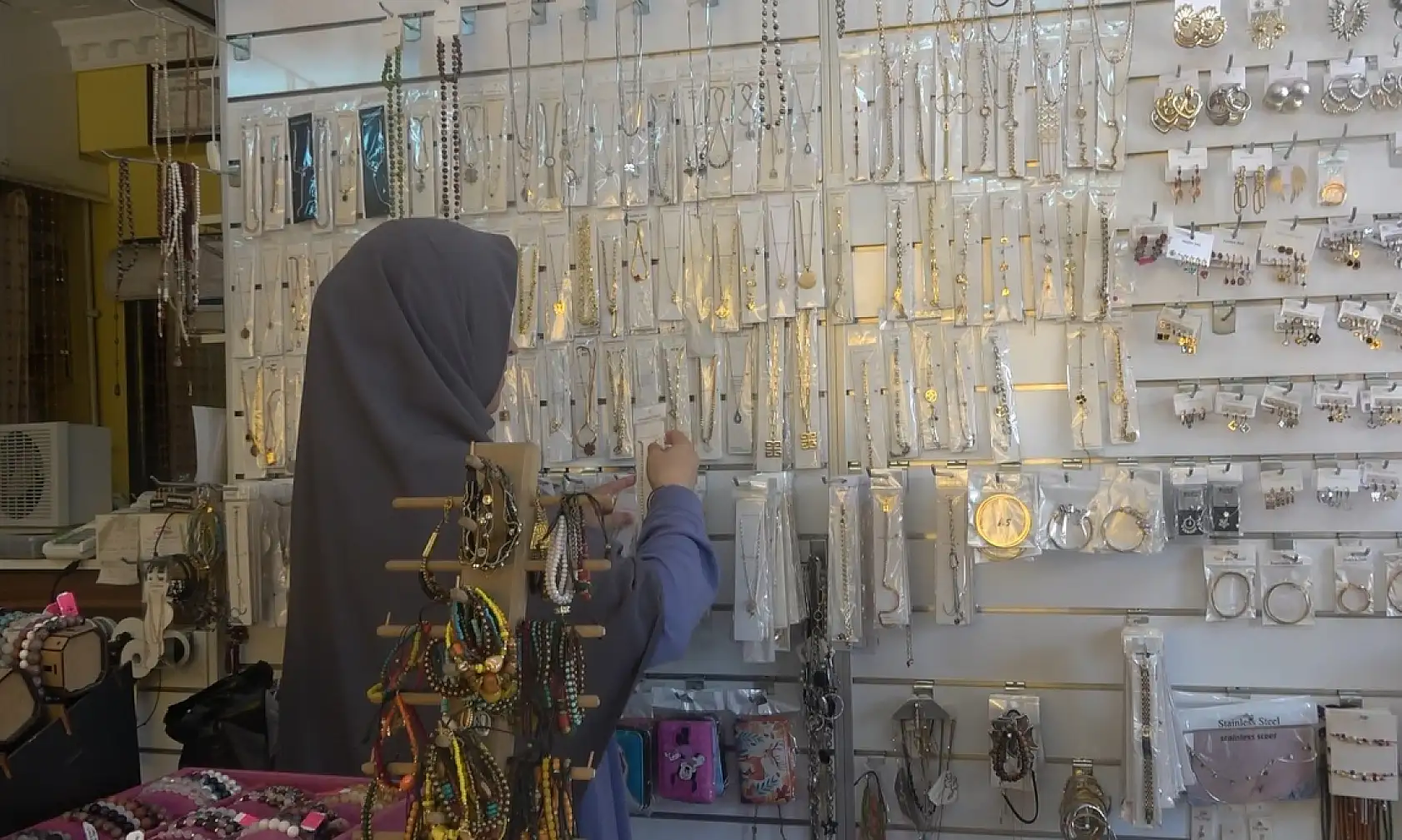 Hayalini gerçekleştirdi, kendi işinin patronu oldu: Kadın girişimcinin küçük dükkanında büyük azmi