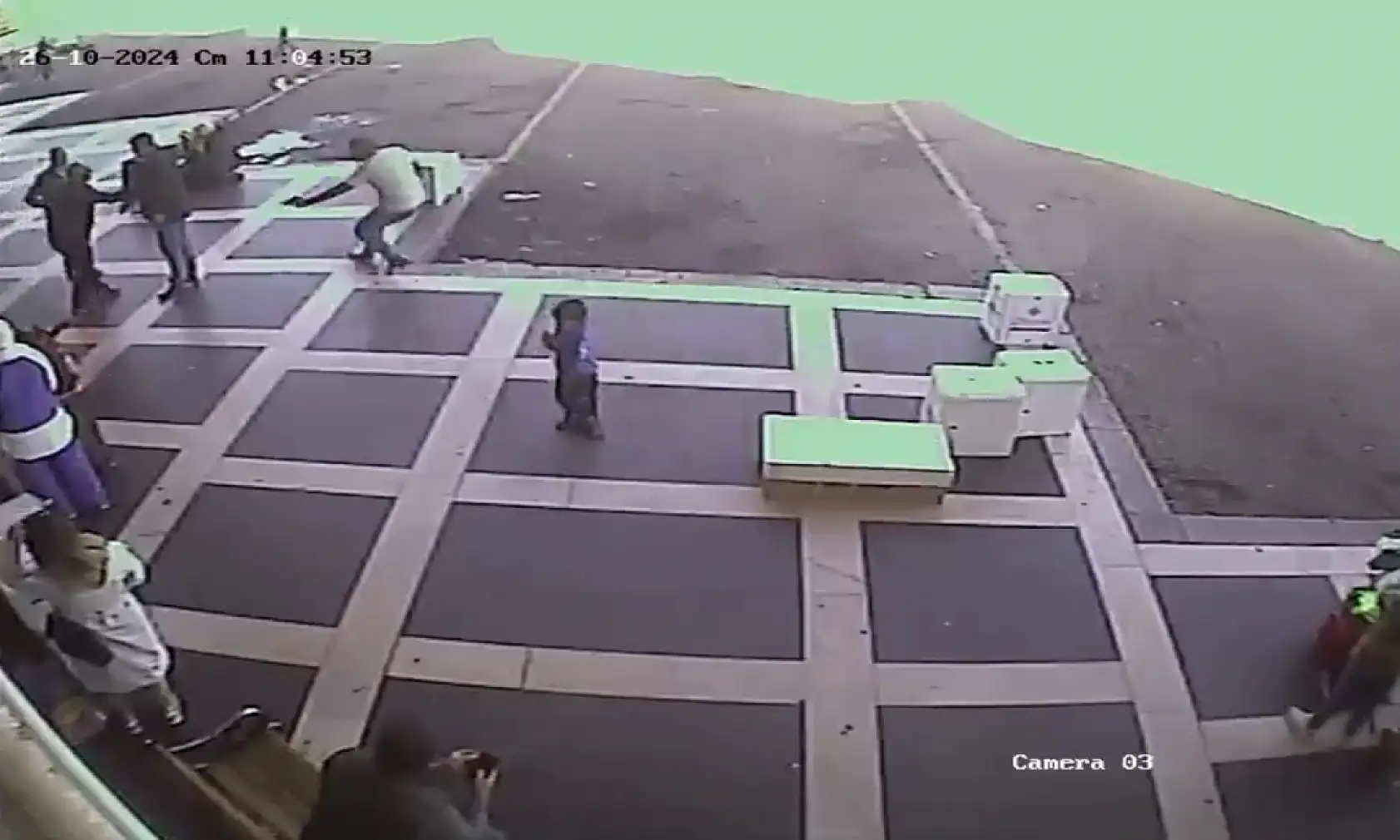 Terminalde otobüs beklerken silahlı saldırıya uğradı